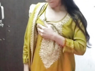 Bhabhi ko ghar me neck corset kar ke pel diya