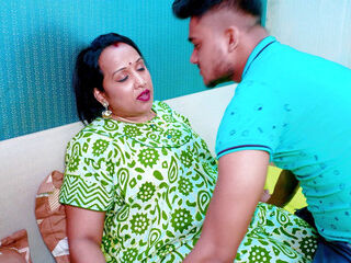 Bare naked dudhwali bhabhi ne apne devar ko chodna sikhaya