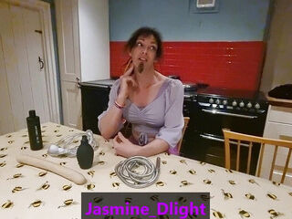 Jasmine Dlight - How to Keep a Mistress blessed with a Clean sesh - Douching Guide
