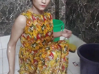 Bhabhi ko douche me jabar dasti pakad ke pel diya