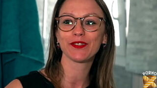 Laeti&comma; sulfureuse milf&comma; toujours aussi gourmande de bites