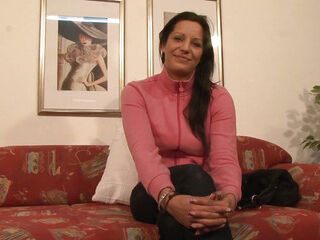 Milf with shaven pussy enjoys alone while being filmed - 3