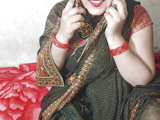 Newly married sister in law gargled the land vigorously, sister in law guzzled the water of the land.