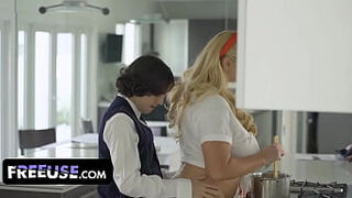 Stepfather and stepson freeuse super-hot cougar step mommy &vert; freeuse fantasy