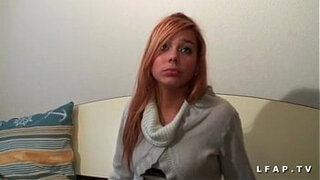 Casting jeune rouquine defoncee dans un gang-bang interracial