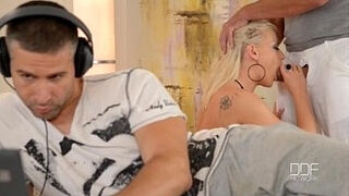 Bombshell Vicktoria Redd gets dual pulverized and spunks supah hard