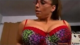 Huge jizz flow on mummy tits