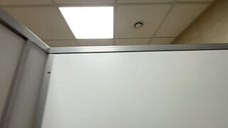 MAGYAR SZEXVIDEÓ&colon; Dugás bevásárlás közben a nyilvános mosdóban