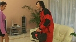 Reife Milf fickt den Monteur - german