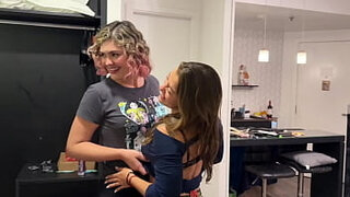 Casal convida vizinhos pra jantar e acaba em sexo