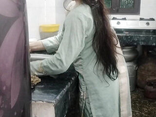 Sister in law ko kichen me piche se pakad ke pel diya
