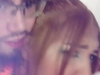 Colombiana callada porque sabe que el vecino la espia