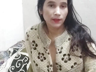 Desi aunty ko saman dene ke bahane pel diya