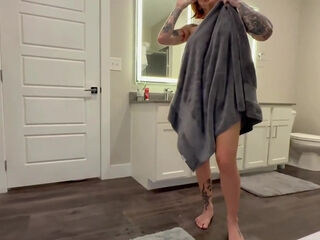 Tattooed Redhead stepmother With ample mammories Gives dirty hand-job In Bubble Bath
