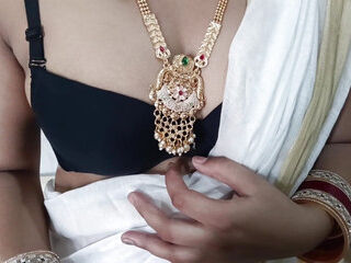 Newly married bhabhi ke bade melons ka doodh piya aur chut me land dal kar full choda