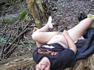 Sexywifedd romped on a tree stump