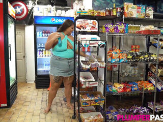 BBW Leila Lewis drills Cashier at Bodega