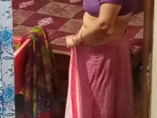 Aunty caught red passed on camera while changing dress.