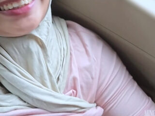 Desi milf takes a rail on her bro in law in his car