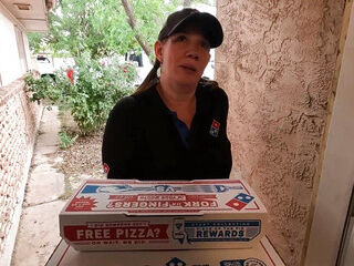 I bribed the dominos delivery female to inhale my cock