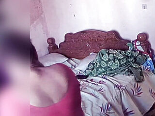Hot splendid bhabhi Sreejaa wear half-top saree after bath